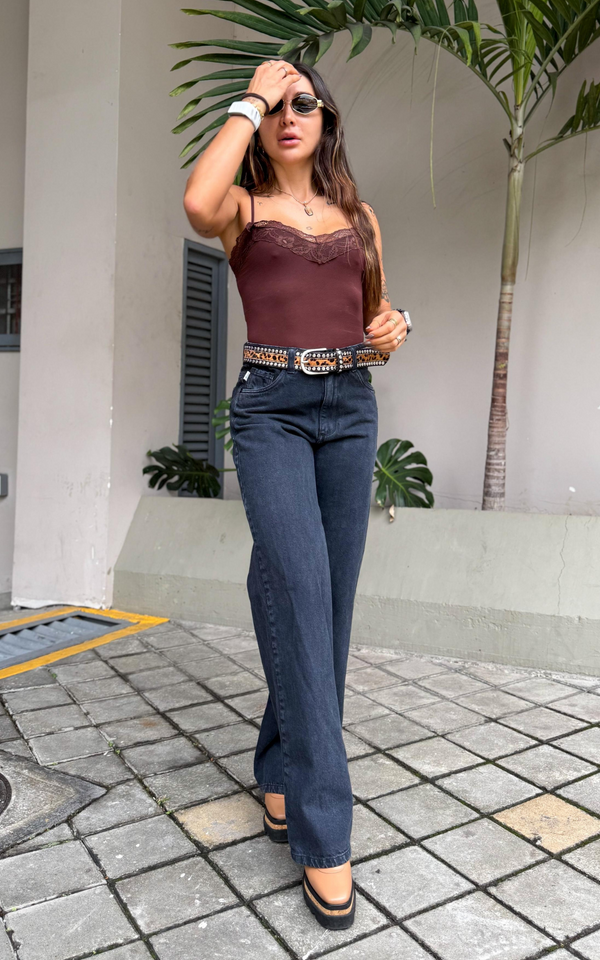 Jean Straight Tan Tiro Medio