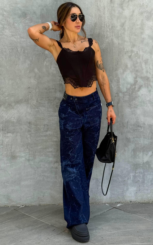 Jean Straight Velvet Dark X Tiro bajo